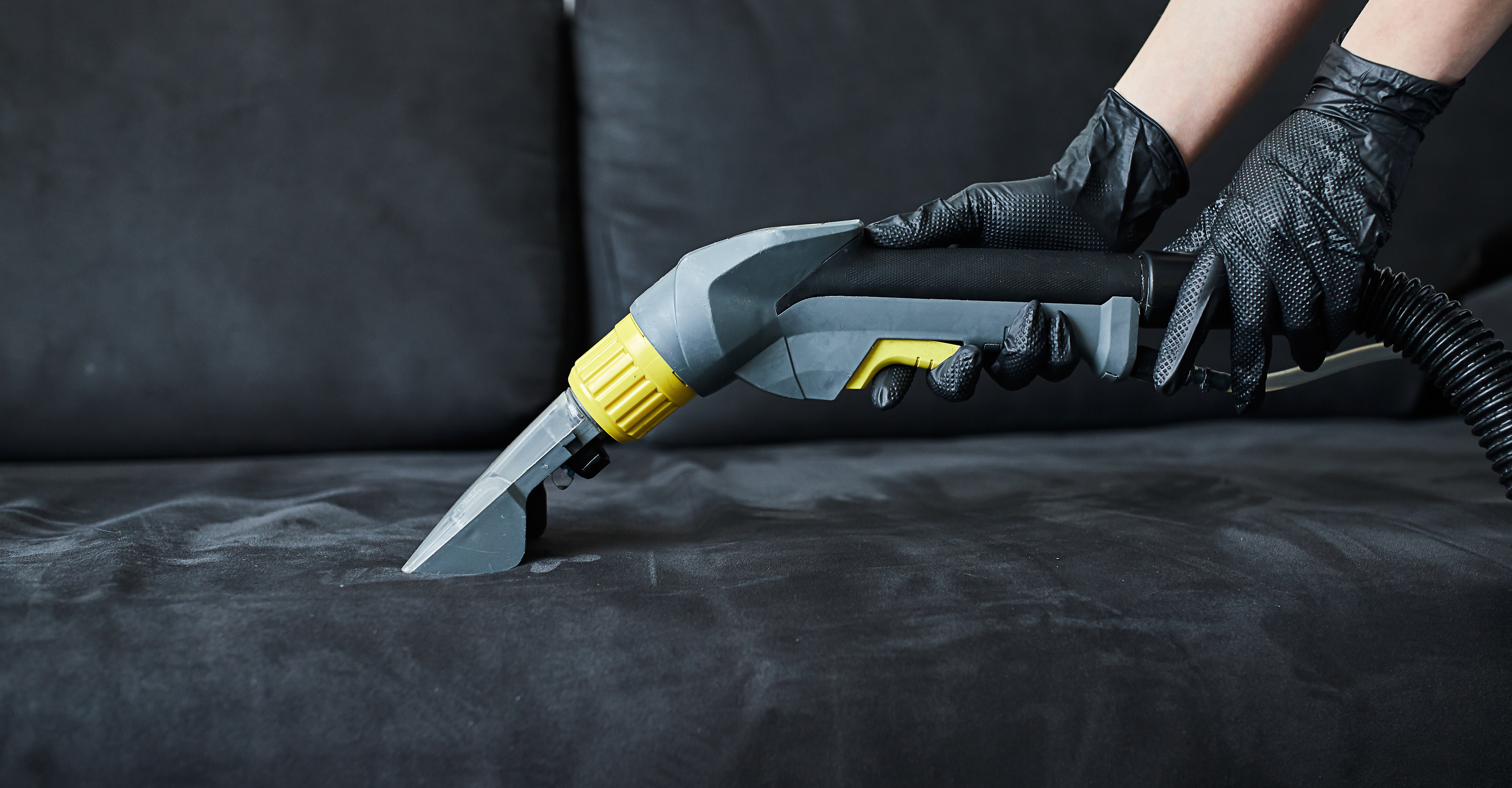 Nettoyage professionnel de canapé en tissu – élimination des taches et des odeurs