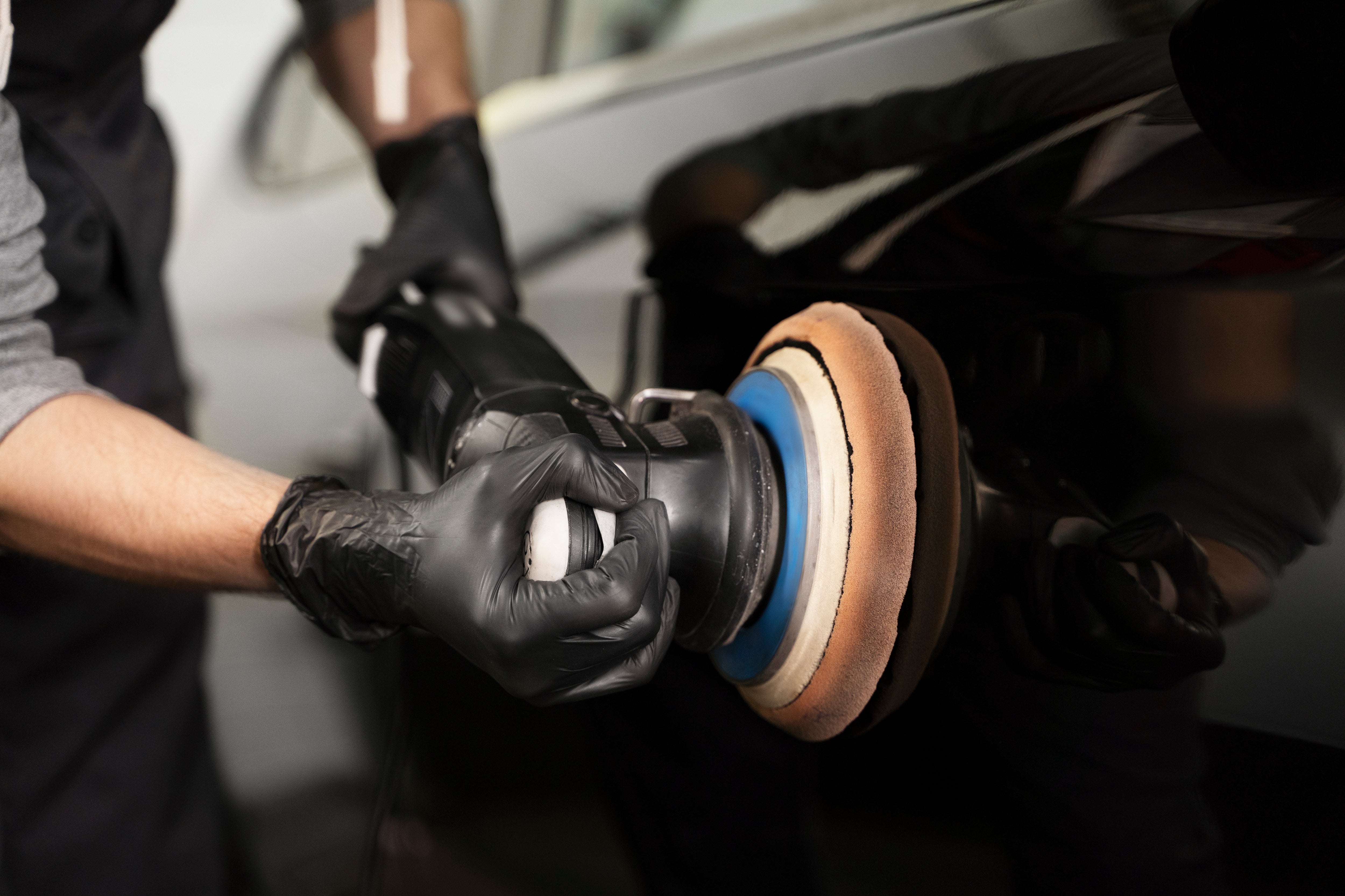 Polissage de voiture haut de gamme par H AUTO NETTOYAGE – brillance et protection longue durée